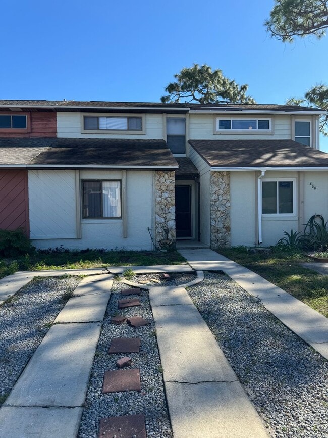 Building Photo - 2 bedroom + loft, 2 bathroom townhome near UCF