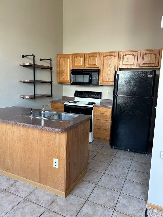 Photo - 1000 Main St Unit Apartment B