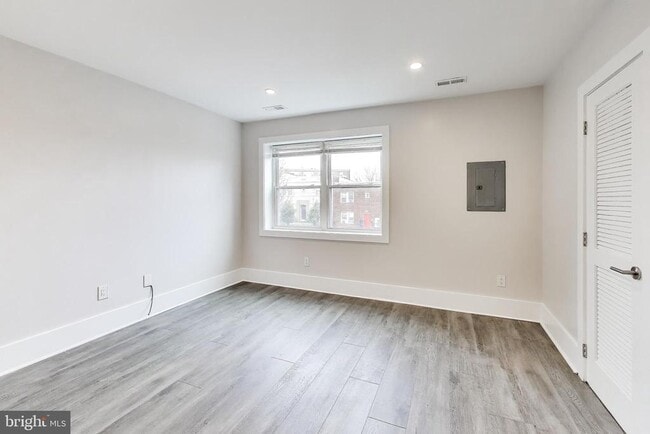 Photo - 924 19th St NE Unit 3