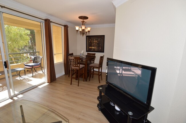 Photo - Fully Furnished, 1 Bd / 1 Ba Luxury Condo Unidad 229