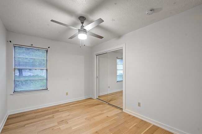 Photo - 10118 Fernstone Ln