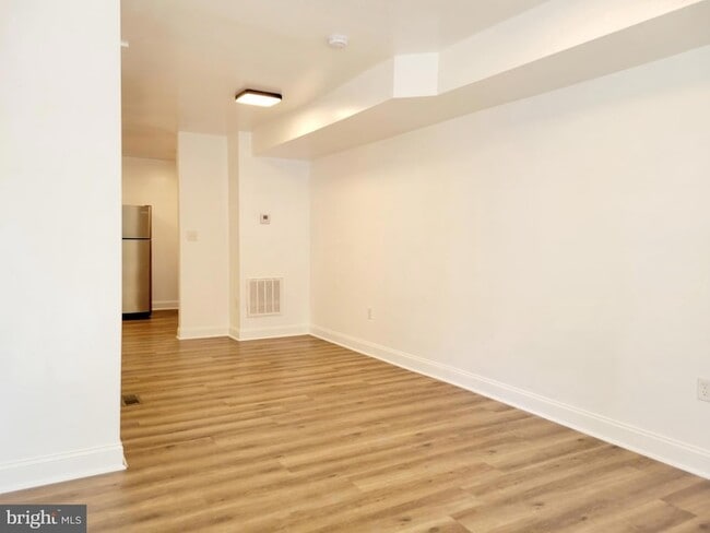 Building Photo - 128 E Pall Mall St