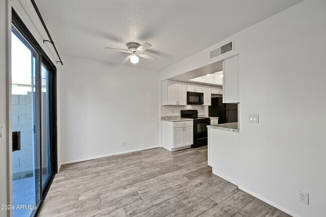 Photo - 1321 N 84th Pl