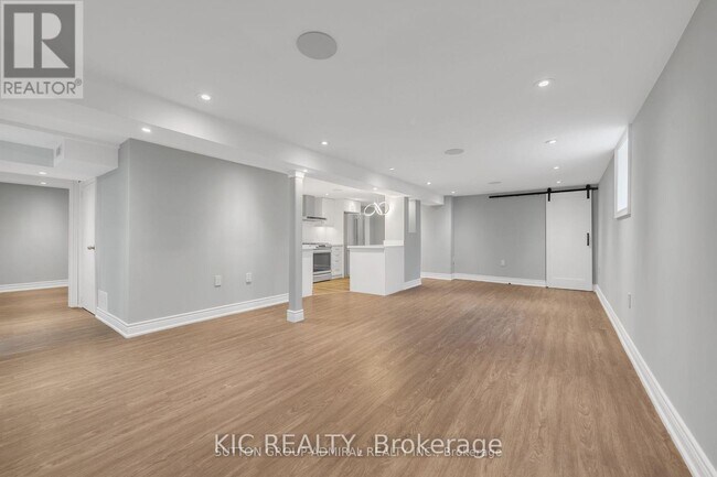 Photo - 108 Cardinal Crescent