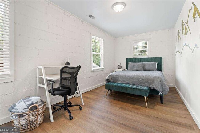 Photo - 255 Richardson Rd NW Unit B