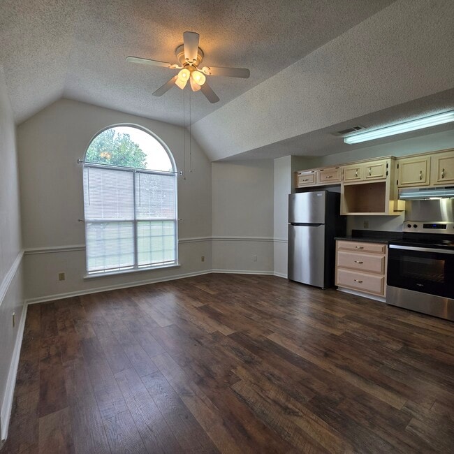 Photo - 130 Paloma Dr