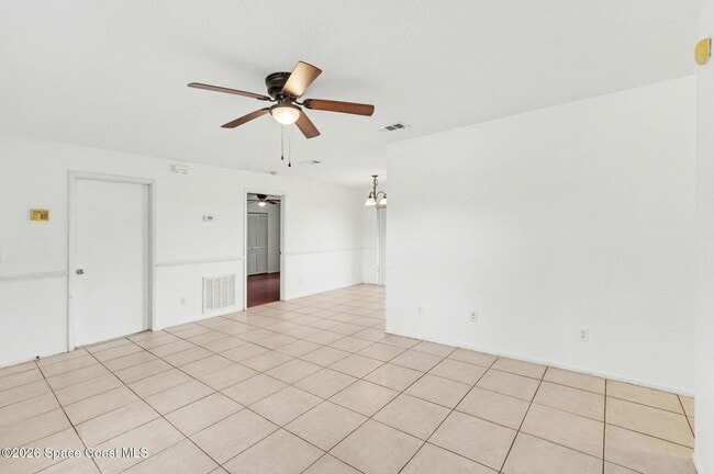 Photo - 1759 Delki St NW