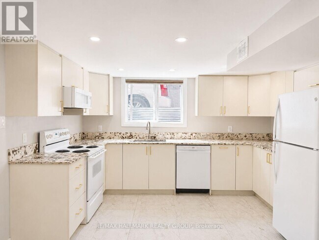 Photo - 735 Borthwick Ave