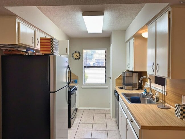 Photo - 705 W Louisa Ave