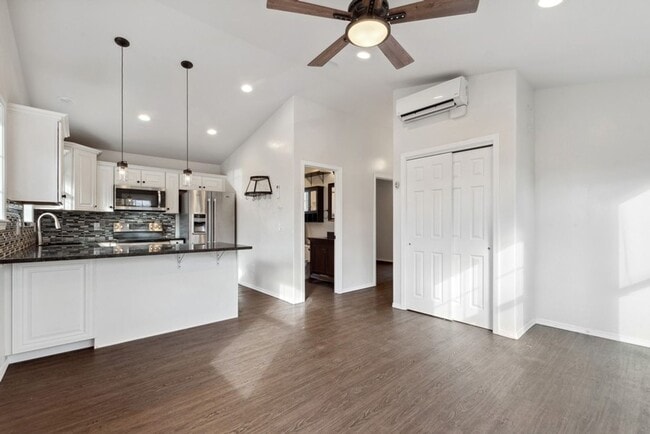 Photo - 2 bedroom, 1 bath apartment, close to down...