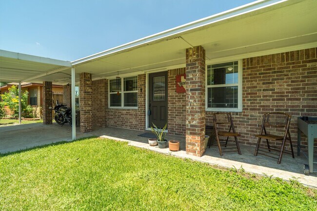 Photo - 811 Globe St