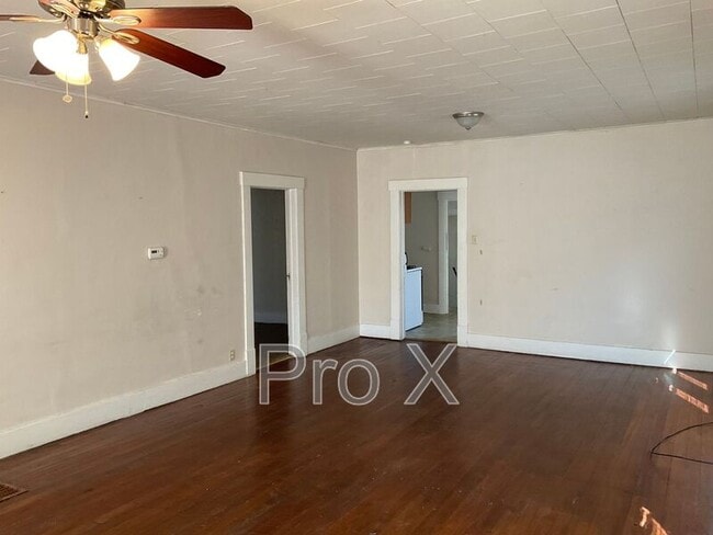 Photo - 418 W 9th St