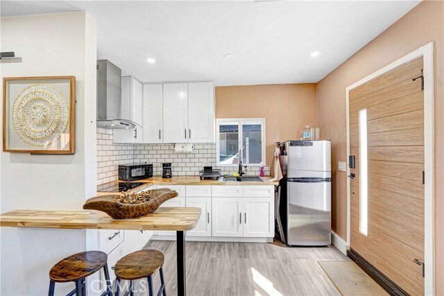 Photo - 14828 Saticoy St