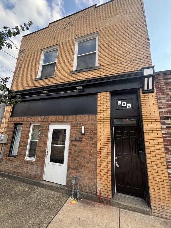 Photo - 809 Broadway Ave