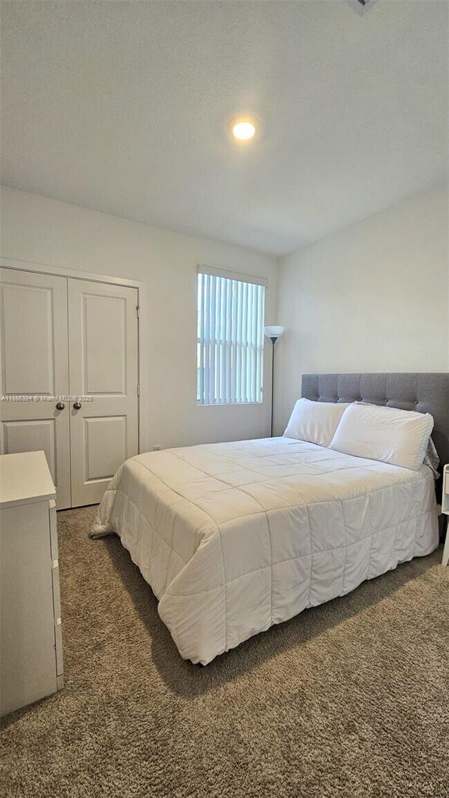 Photo - 364 NW 8th Ct