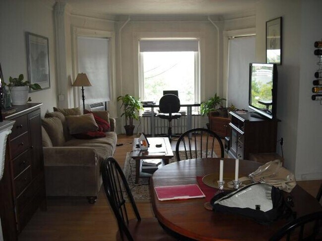 Building Photo - KENMORE 2 bedroom apartment - 9/1/2026 - NO BROKER FEE