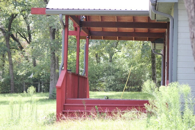 Building Photo - 1832 State Highway 75 S Rental