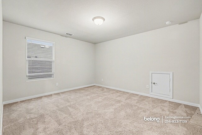 Photo - 3416 Kingsview Dr