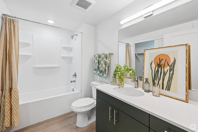2BR, 2BA - 861SF - Primary Bathroom