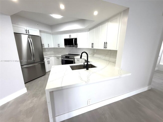 Building Photo - 6767 Collins Ave Unit 1501 Rental