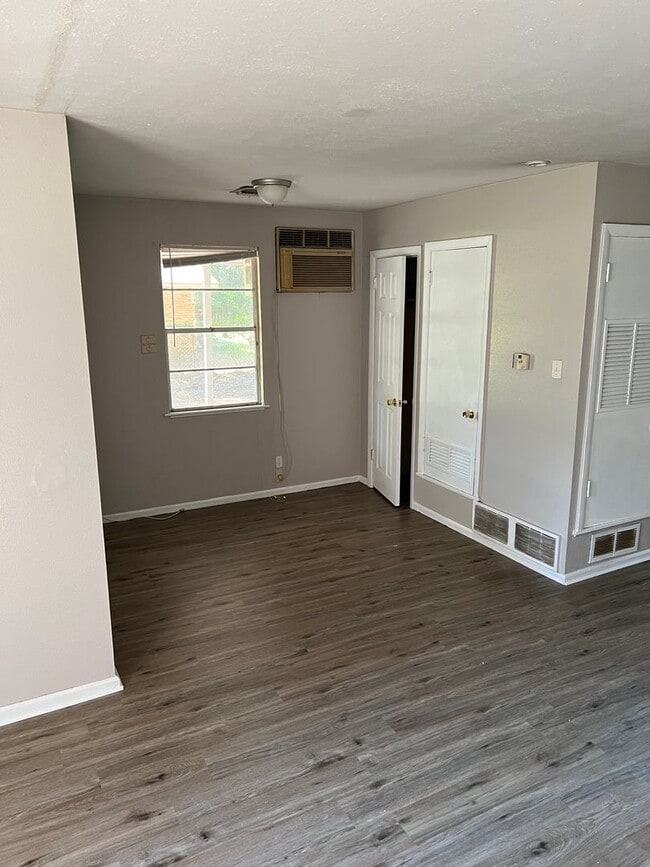 Photo - New Floors and Paint!!