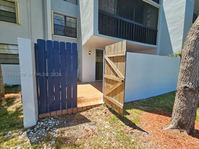 Building Photo - 10825 SW 112th St Unit 103