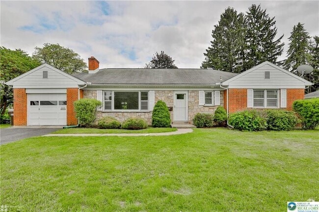 Building Photo - 3030 W Woodlawn St Rental