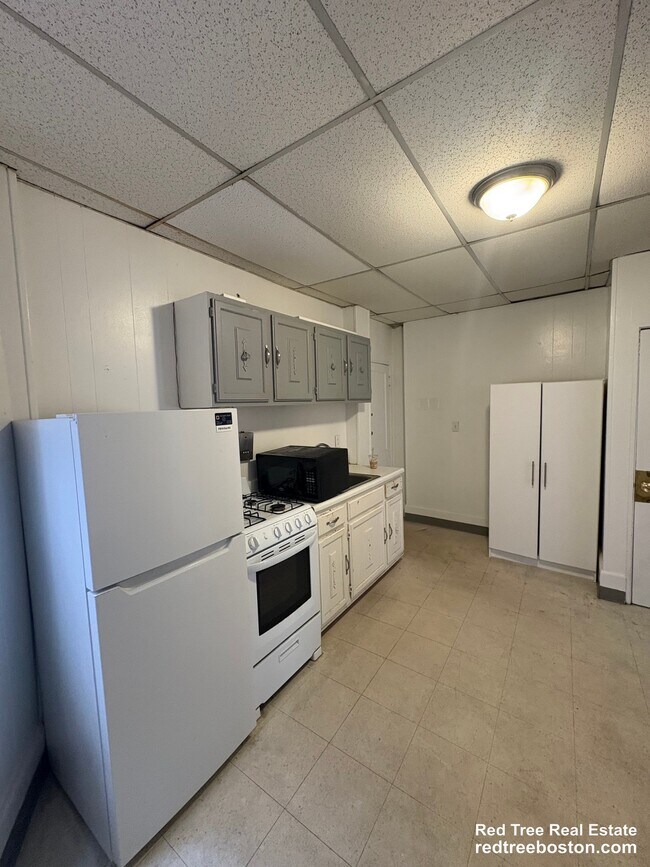9 Myrtle St Unit 4