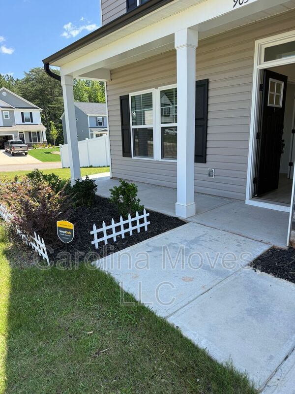 Photo - 903 Gibbons St
