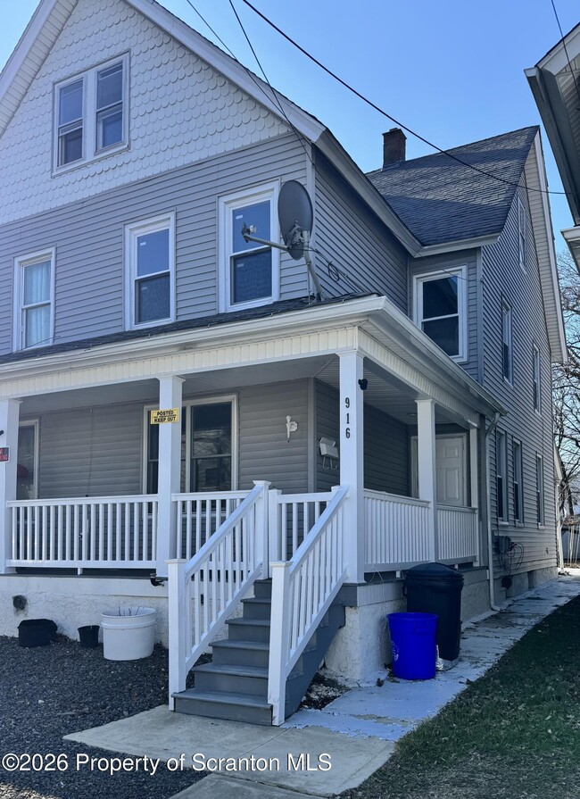 Building Photo - 916 S 9th Ave