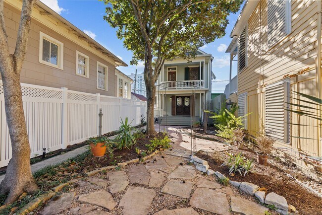 Photo - 611 Church St