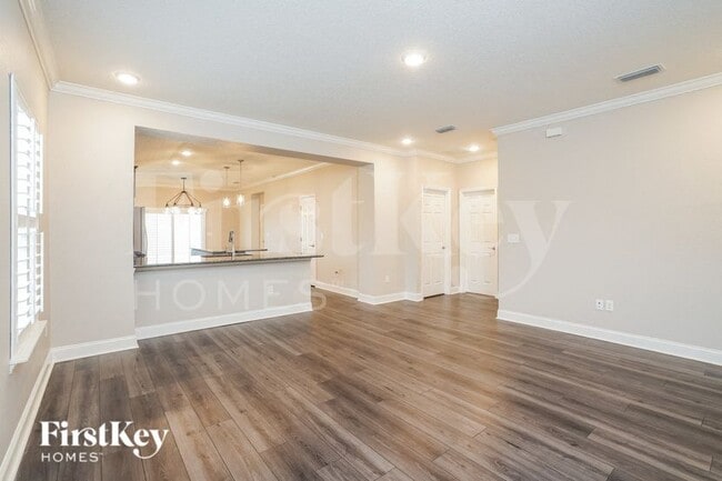 Photo - 725 Chandler Dr