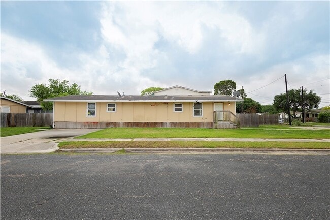 Building Photo - 1802 16th St Unit B Rental