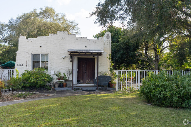 Building Photo - 444 NE 130th St Rental