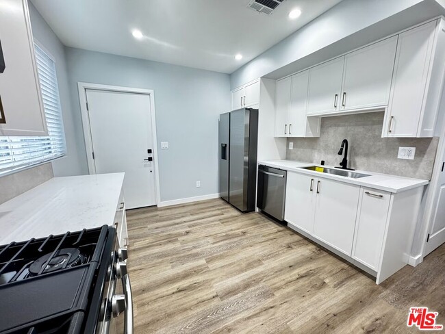 Photo - 5637 Homeside Ave Unidad 5637 3/4