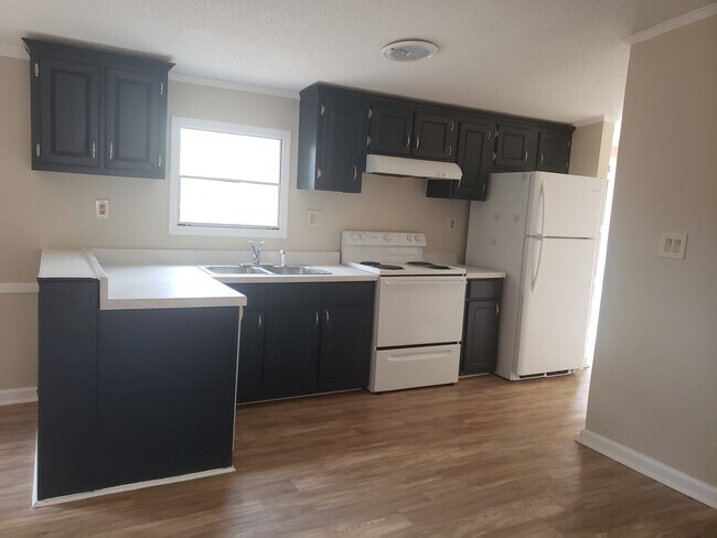 Photo - 1017 Dunvegan Dr