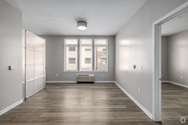 1BR, 1BA w/Den - 726SF - Living Room