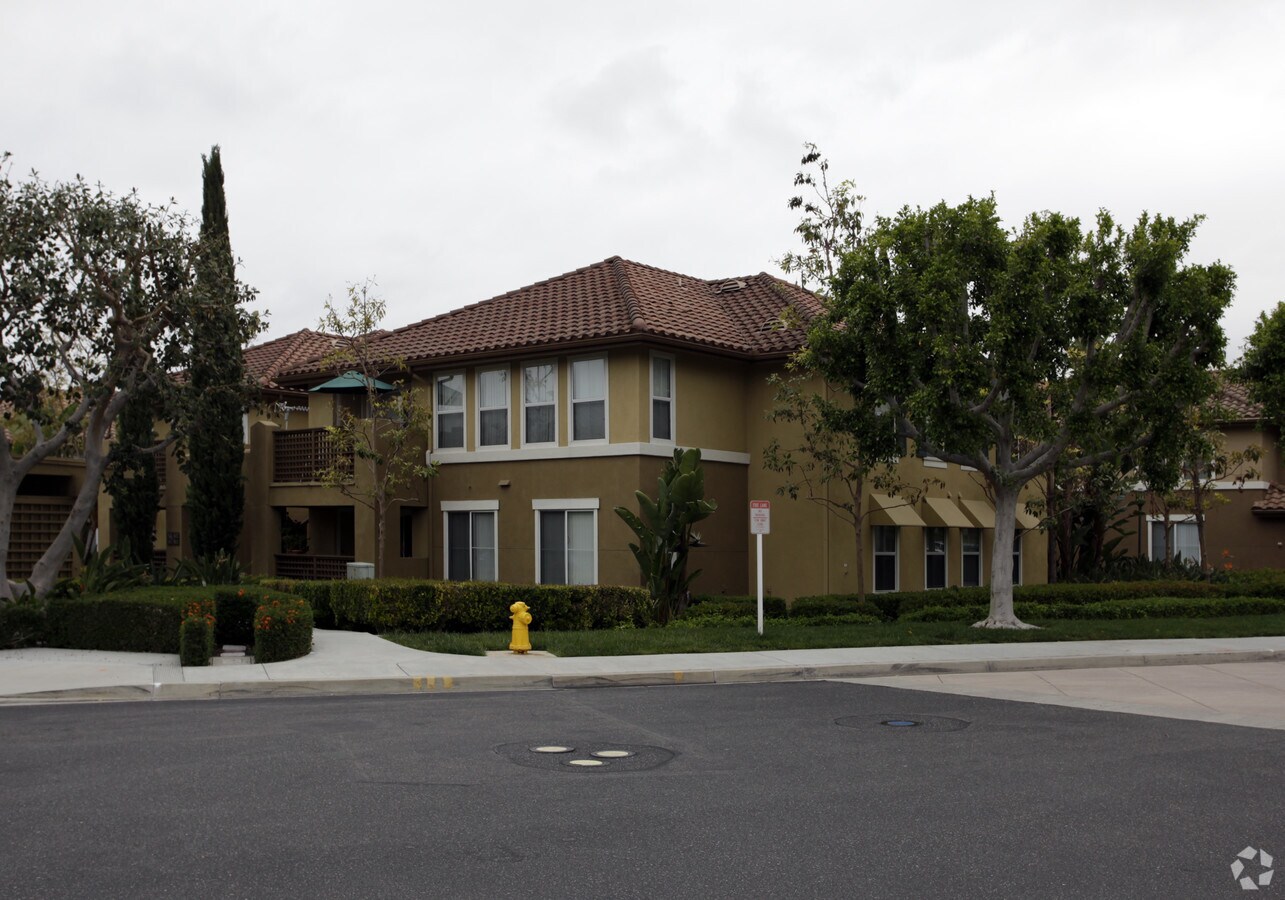 Photo - Santa Alicia Apartments