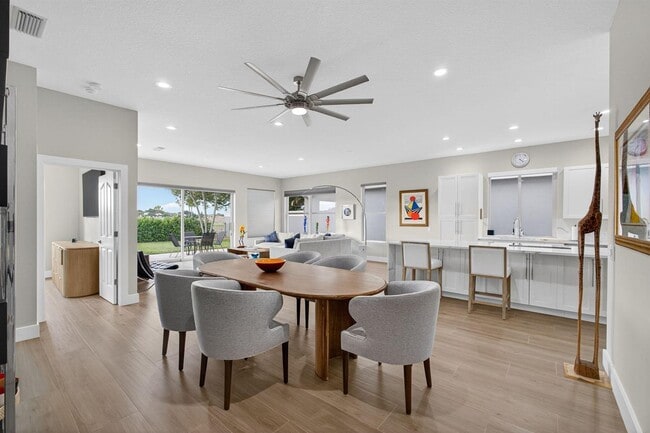 Photo - 945 Bear Island Cir