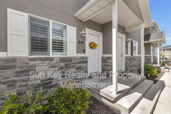 Photo - 619 Shay Ln Townhome