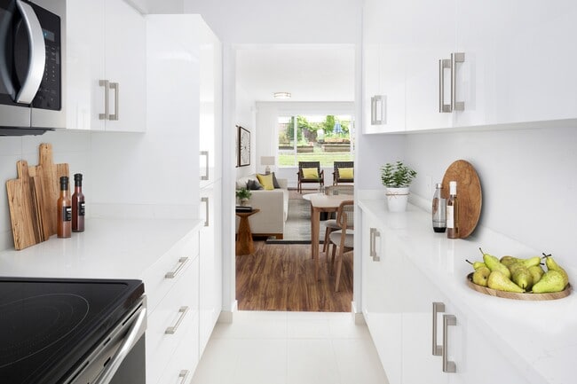 Photo - Larchway Gardens