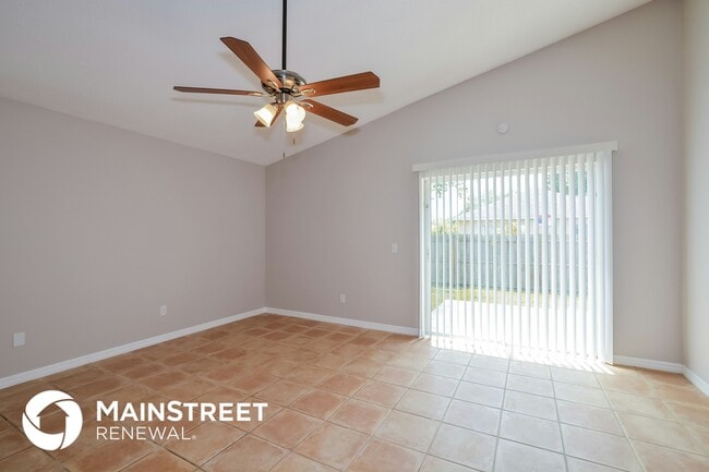 Photo - 528 Finch Ct