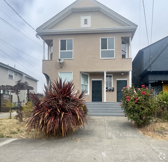 Building Photo - 720 37th St Rental