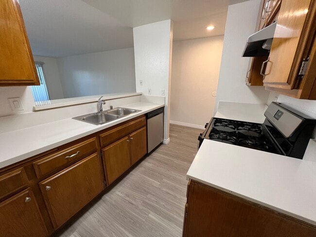 Photo - 14615 Burbank Blvd Unidad 201