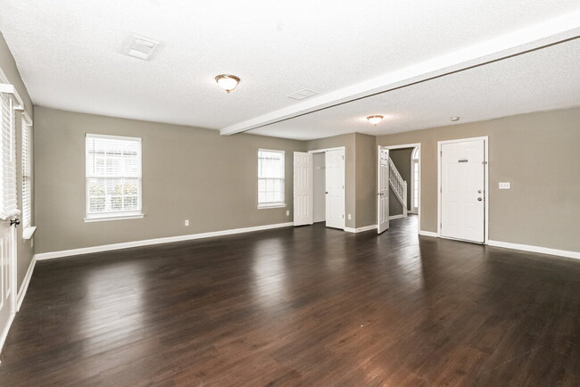 Photo - 2025 Registry Dr