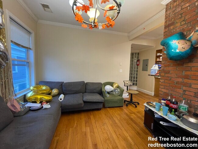 Photo - 30 Circuit St