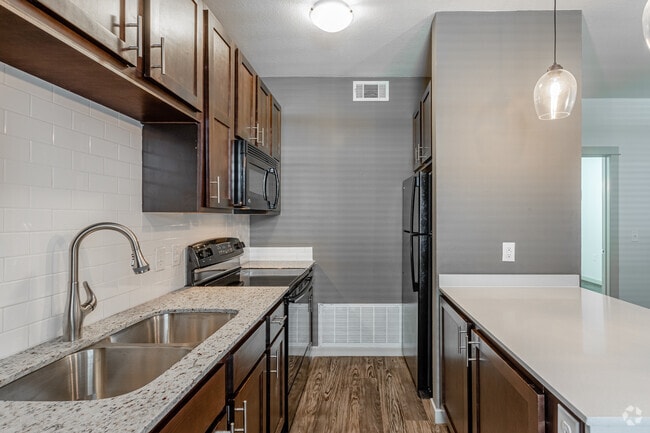 1BR, 1BA - 520SF - Briq on 4th Street