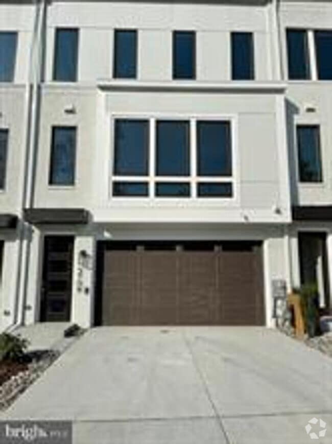 Building Photo - BRAND NEW LUXURY TOWNHOUSE IN CHEVY CHASE