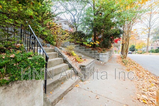 Photo - 360 8th St NE
