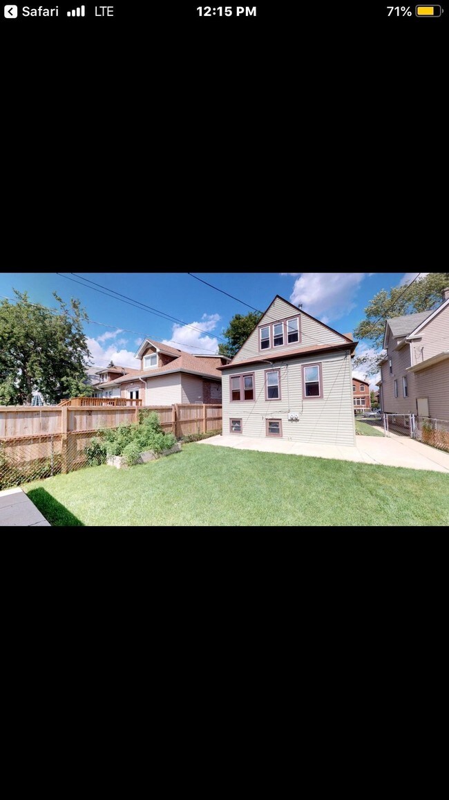 Photo - 5709 W Dakin St Unit 1st FLOOR